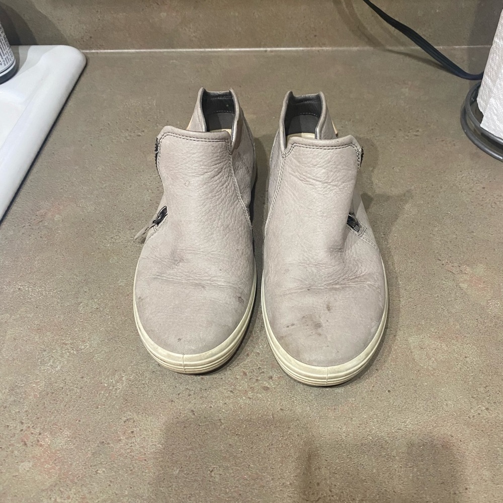 Ecco size 8 boot